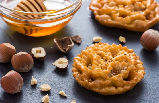 cartellate what to eat in puglia