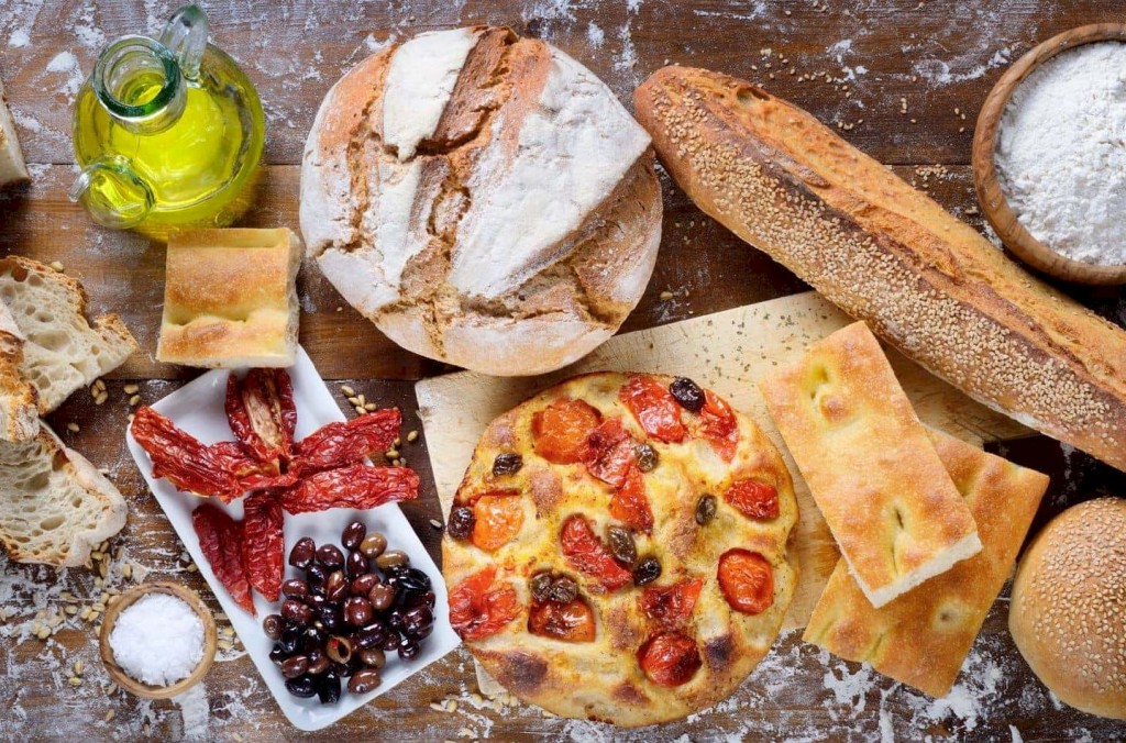 puglia food focaccia bread oil aperitivo_risultato puglia food focaccia bread oil aperitivo_risultato